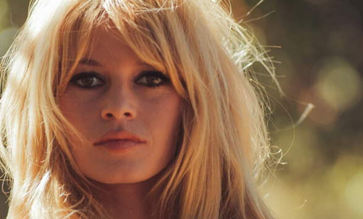 Bardot bangs: Οι αφέλειες της θρυλικής σταρ των ’70s κάνουν δυναμικό comeback