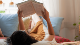 Γιατί η ανάγνωση βιβλίων είναι η καλύτερη πράξη αυτοαγάπης στην οποία μπορείς να επενδύσεις;
