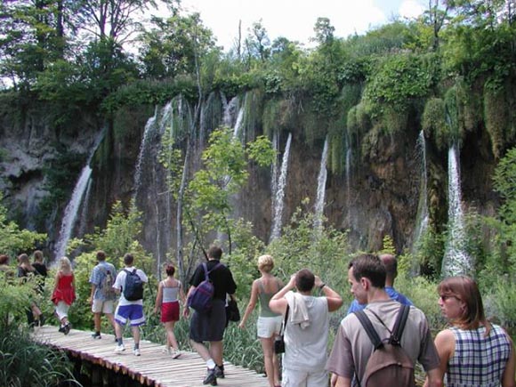 Plitvice: Οι ανεπανάλητες λίμνες της Κροατίας