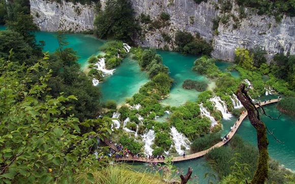 Plitvice: Οι ανεπανάλητες λίμνες της Κροατίας