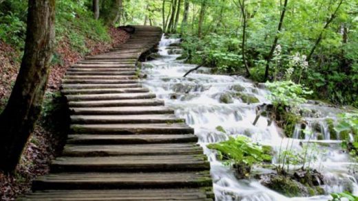 Plitvice: Οι ανεπανάλητες λίμνες της Κροατίας