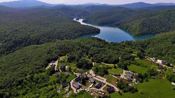 Plitvice: Οι ανεπανάλητες λίμνες της Κροατίας