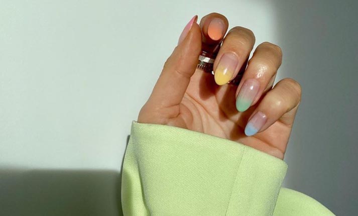 Rainbow Manicure: η πιο ανοιξιάτικη τάση στα νύχια