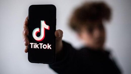 Το TikTok ξαναχτυπά: ενεργοποιεί τη λειτουργία «dislike» στα σχόλια